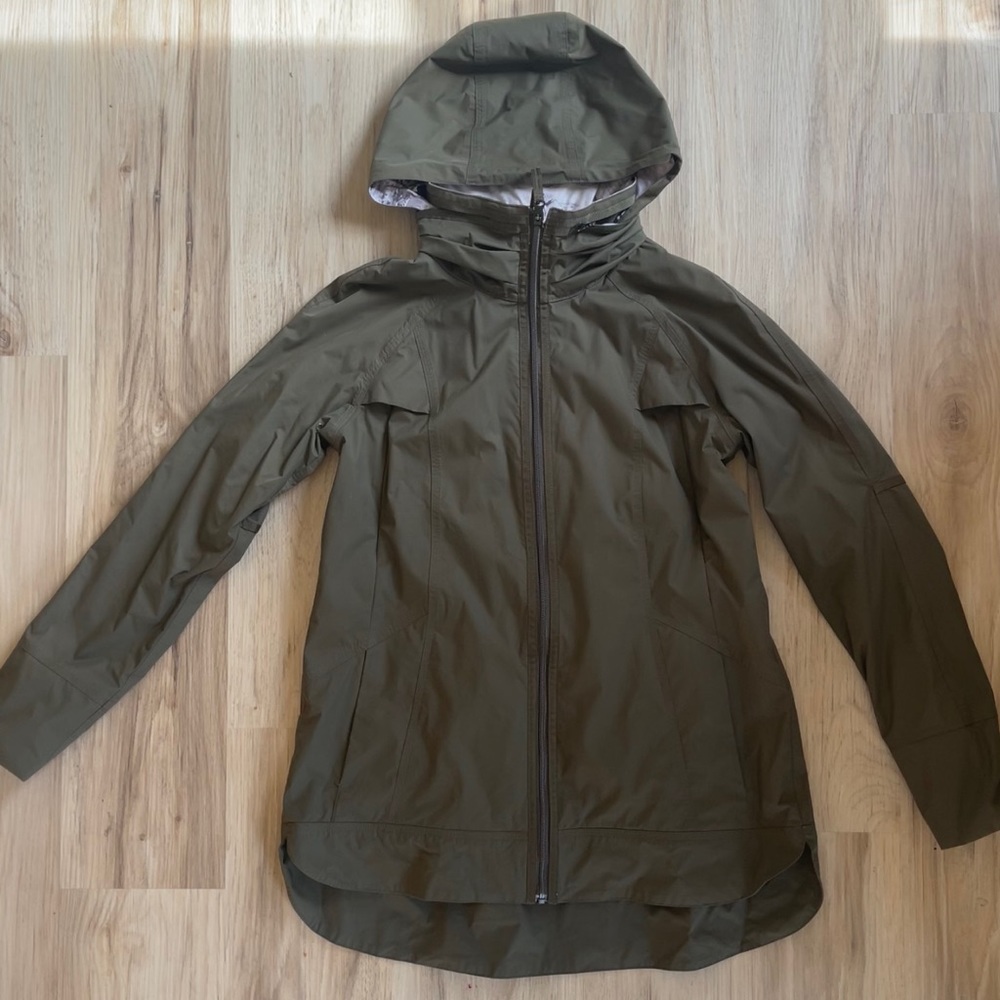 lululemon Fo drizzle Olive Hooded Lightweight Rain Jacket